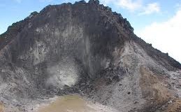 Gemuruh Cinta di Puncak Sibayak