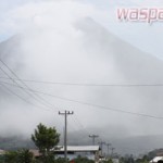gunung sinabung (gambar dari waspada online)